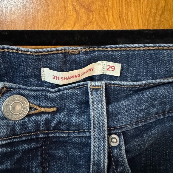 Levi 311 Shaping Skinny in Medium-Dark Rinse 28in Inseam - Picture 4 of 6